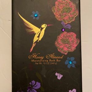 Honey Almond Moisturizing Bath Bar